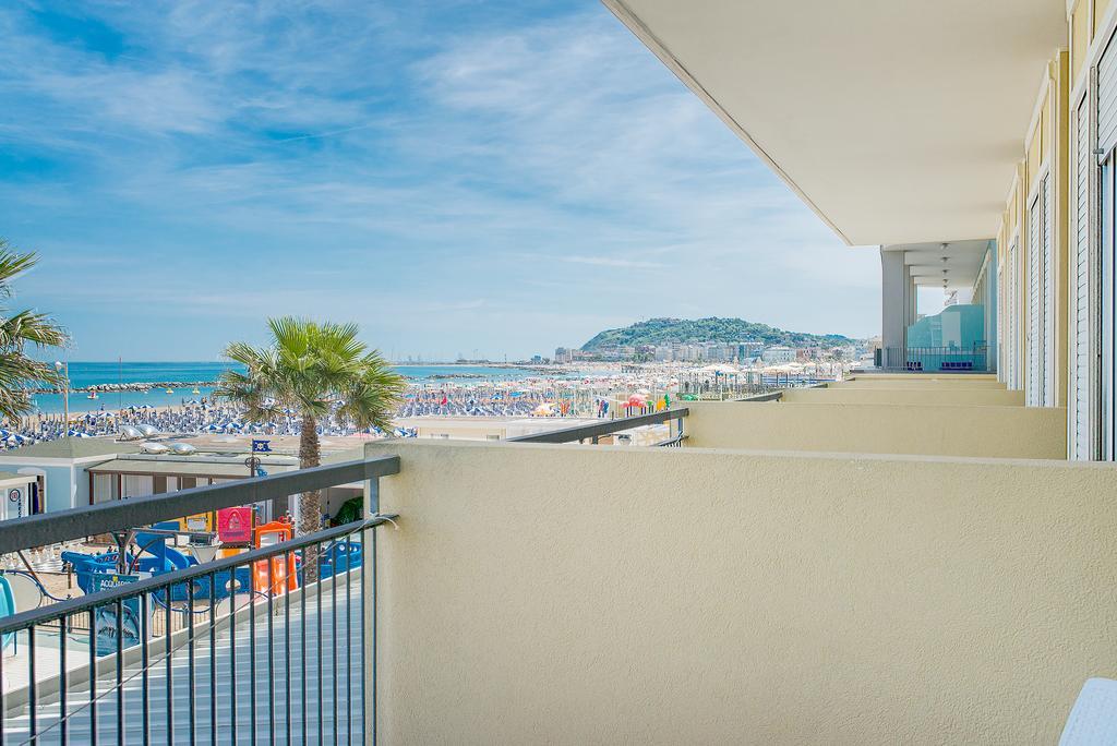 Hotel Belsoggiorno Cattolica Eksteriør billede