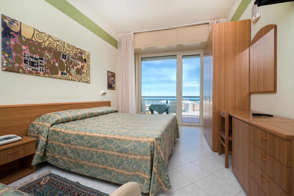 Hotel Belsoggiorno Cattolica Eksteriør billede