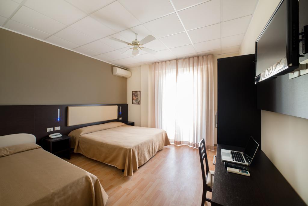 Hotel Belsoggiorno Cattolica Værelse billede