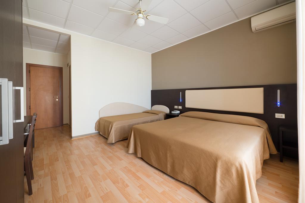 Hotel Belsoggiorno Cattolica Værelse billede